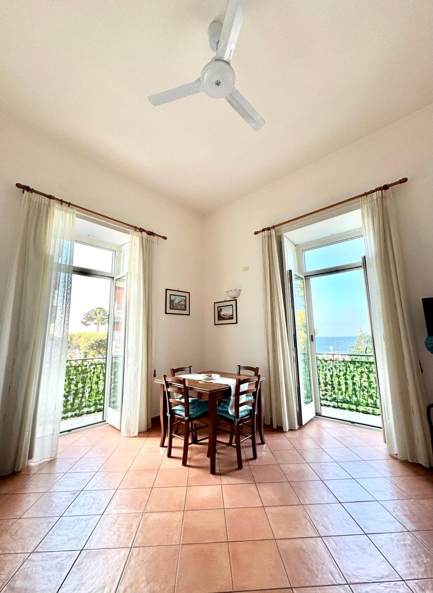 Uno Sguardo Sul Mare Villa Maiori Exterior photo